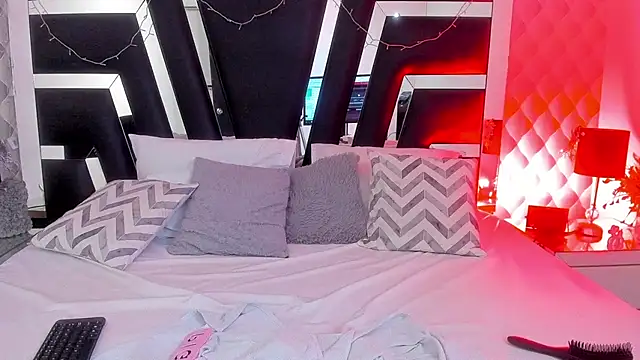 caroo gomeez online show from February 19, 6:00 pm