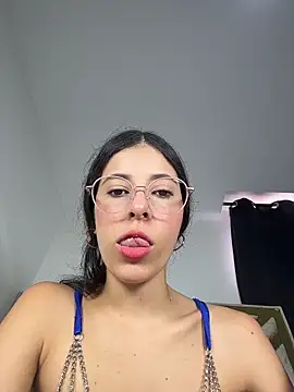 Snapshot of evaFiore chatting on June 18, 7:41 pm evaFiore online show from June 18, 7:41 pm