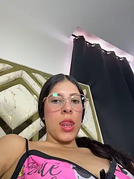 Snapshot of evaFiore chatting on June 24, 7:01 pm evaFiore online show from June 24, 7:01 pm