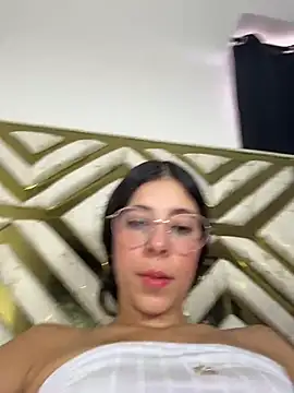 Snapshot of evaFiore chatting on July 4, 8:35 pm evaFiore online show from July 4, 8:35 pm