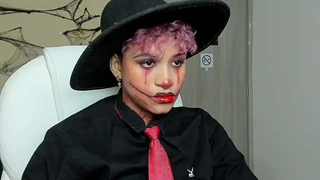 Snapshot of Dominick_jones chatting on October 12, 4:14 am Dominick jones online show from October 12, 4:14 am