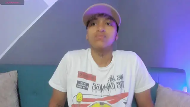Snapshot of Dominick_jones chatting on March 2, 1:31 pm Dominick jones online show from March 2, 1:31 pm