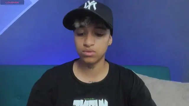 Snapshot of Dominick_jones chatting on March 4, 6:07 pm Dominick jones online show from March 4, 6:07 pm