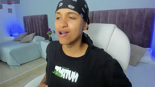 Snapshot of Dominick_jones chatting on February 10, 9:47 pm Dominick jones online show from February 10, 9:47 pm