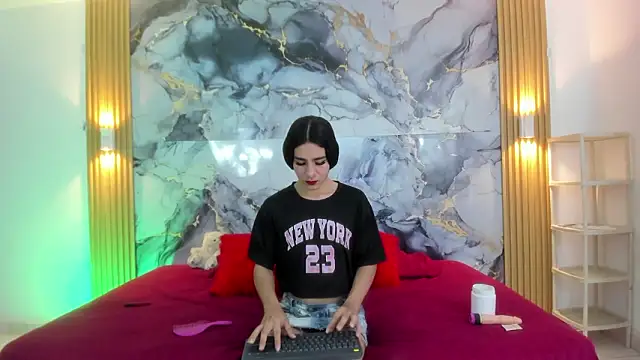 Snapshot of Mariana_16_ chatting on February 4, 7:42 pm Mariana 16 online show from February 4, 7:42 pm