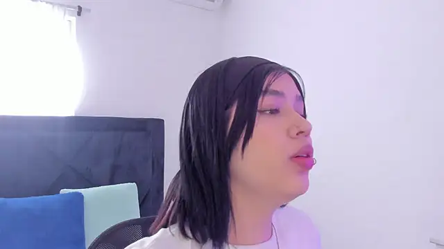 Lily Woodz online show from December 21, 2:52 pm