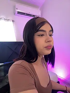 Lily Woodz online show from April 9, 7:09 pm