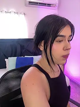 Snapshot of Lily_Woodz chatting on May 6, 7:51 pm Lily Woodz online show from May 6, 7:51 pm