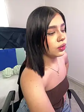 Lily Woodz online show from February 3, 7:08 pm