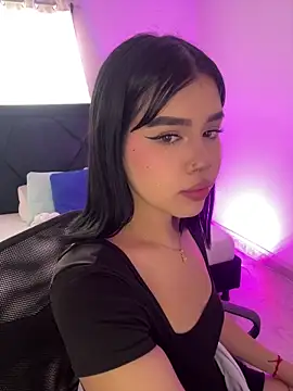 Lily Woodz online show from April 17, 7:38 pm