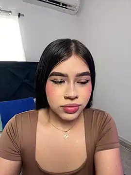 Lily Woodz online show from February 20, 7:05 pm