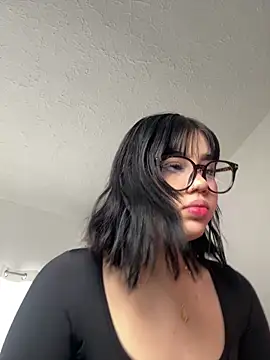 Lily Woodz online show from March 6, 7:09 pm