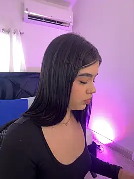 Snapshot of Lily_Woodz chatting on May 14, 7:11 pm Lily Woodz online show from May 14, 7:11 pm