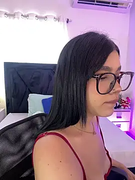 Snapshot of Lily_Woodz chatting on June 1, 7:13 pm Lily Woodz online show from June 1, 7:13 pm