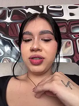 Snapshot of Lily_Woodz chatting on May 31, 2:34 pm Lily Woodz online show from May 31, 2:34 pm