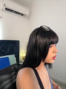 Lily Woodz online show from March 10, 7:07 pm