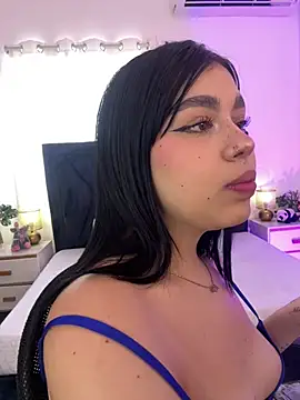 Snapshot of Lily_Woodz chatting on June 4, 7:07 pm Lily Woodz online show from June 4, 7:07 pm