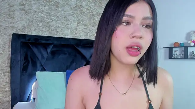 Lily Woodz online show from November 4, 7:06 pm