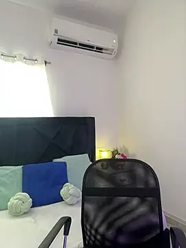 Lily Woodz online show from March 20, 7:04 pm