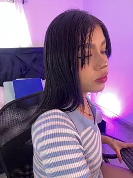 Snapshot of Lily_Woodz chatting on June 9, 7:04 pm Lily Woodz online show from June 9, 7:04 pm