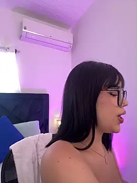 Lily Woodz online show from March 23, 7:03 pm