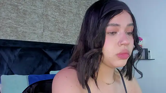 Lily Woodz online show from November 8, 7:17 pm