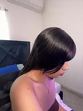 Lily Woodz online show from March 11, 7:08 pm