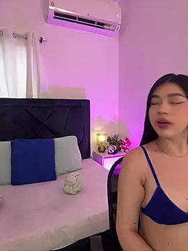 Snapshot of Lily_Woodz chatting on May 23, 7:13 pm Lily Woodz online show from May 23, 7:13 pm