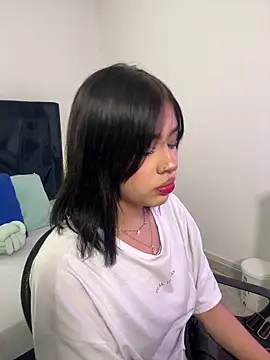 Lily Woodz online show from February 9, 7:01 pm