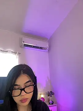 Snapshot of Lily_Woodz chatting on July 1, 7:14 pm Lily Woodz online show from July 1, 7:14 pm