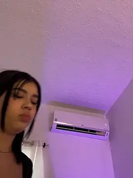 Snapshot of Lily_Woodz chatting on May 26, 7:01 pm Lily Woodz online show from May 26, 7:01 pm