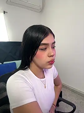 Lily Woodz online show from February 8, 2:48 pm