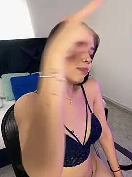 Lily Woodz online show from February 23, 7:14 pm