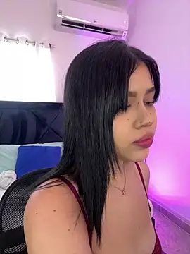 Snapshot of Lily_Woodz chatting on May 9, 7:17 pm Lily Woodz online show from May 9, 7:17 pm