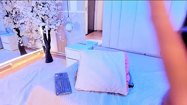 salomebenz online show from April 11, 9:29 pm