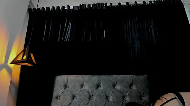 Snapshot of AnikaRomanoff chatting on March 7, 12:23 pm AnikaRomanoff online show from March 7, 12:23 pm