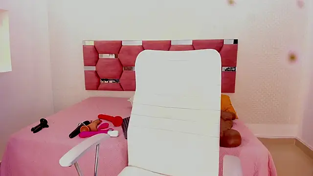 celeste smmith  online show from November 17, 11:14 am