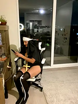 AlejandritaMilano online show from November 1, 12:28 am