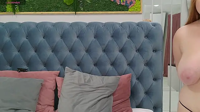 Snapshot of AliceWest_ chatting on March 13, 9:26 pm AliceWest online show from March 13, 9:26 pm