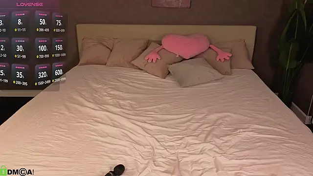 Mollly Rouge online show from December 13, 10:49 pm