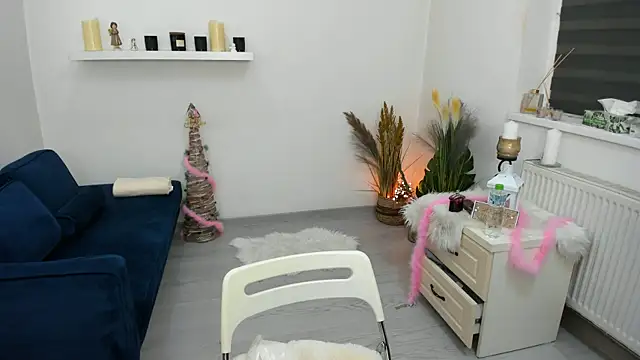 Snapshot of Aileen_Stone chatting on December 21, 6:22 pm Aileen Stone online show from December 21, 6:22 pm