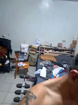 Snapshot of bb770504 chatting on December 18, 7:52 pm bb770504 online show from December 18, 7:52 pm