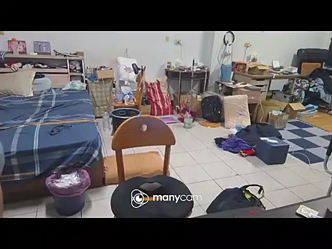 Snapshot of bb770504 chatting on October 8, 11:12 am bb770504 online show from October 8, 11:12 am