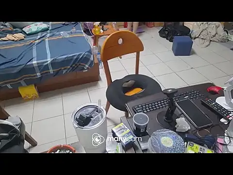 Snapshot of bb770504 chatting on October 7, 7:31 am bb770504 online show from October 7, 7:31 am