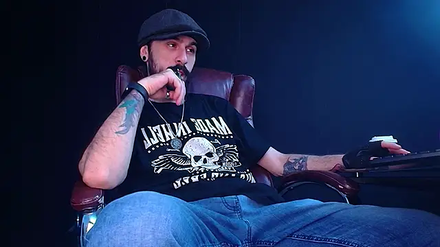 AxelColton online show from November 26, 6:02 am