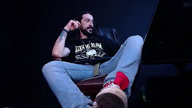 AxelColton online show from November 16, 11:04 am