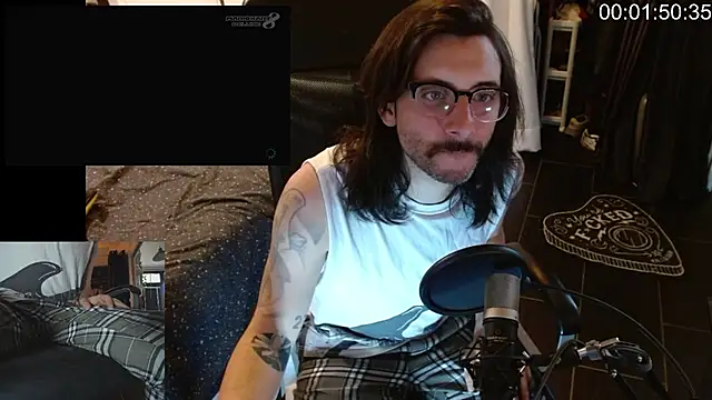 Snapshot of Chuck-FR chatting on July 8, 2:40 pm Chuck-FR online show from July 8, 2:40 pm