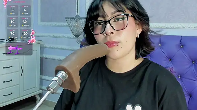 Lily Martinez online show from February 5, 6:53 am