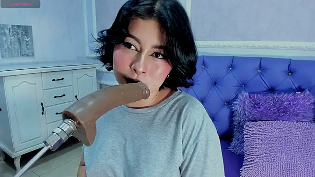 Lily Martinez online show from October 17, 2:37 am
