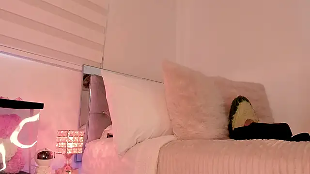 Alissonroses online show from May 21, 1:41 pm